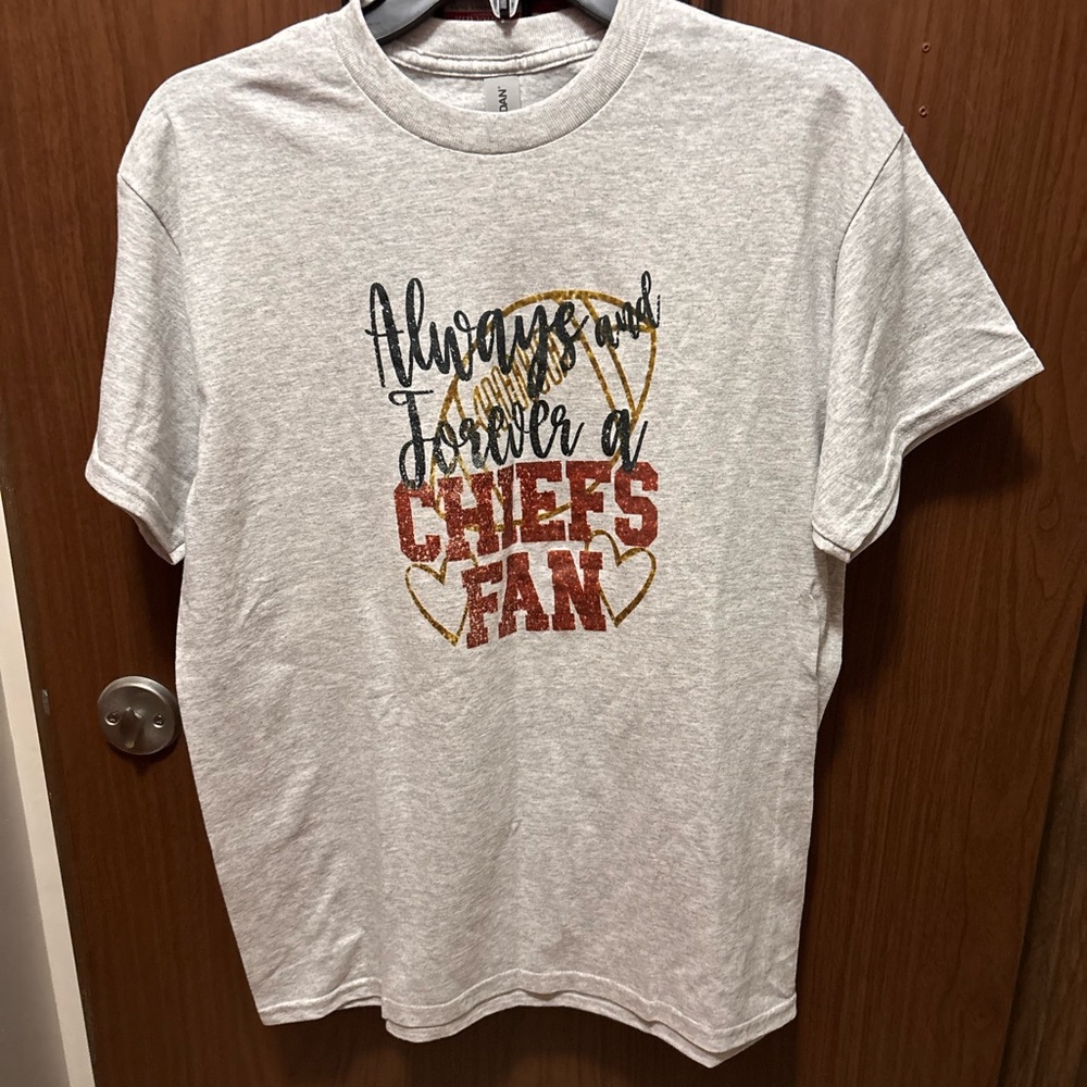 NWOT Always & Forever a Chiefs Fan Graphic Tee Medium